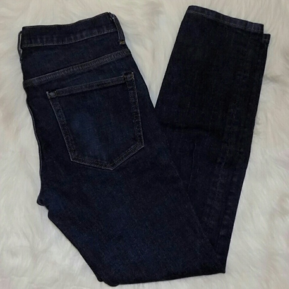 Everlane skinny jeans dark blue.